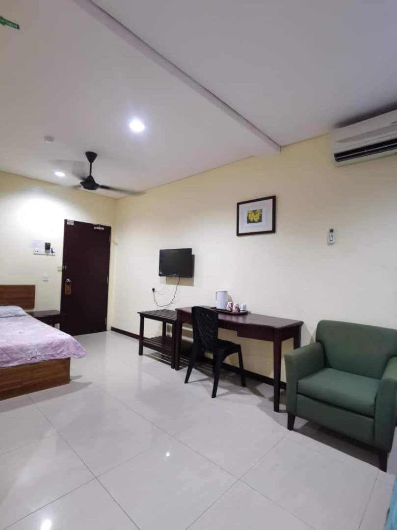 Oyo 90883 Pavilion Inn Hotel Lumut Exteriér fotografie